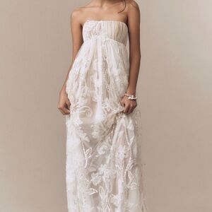 Elegant White Strapless Dress